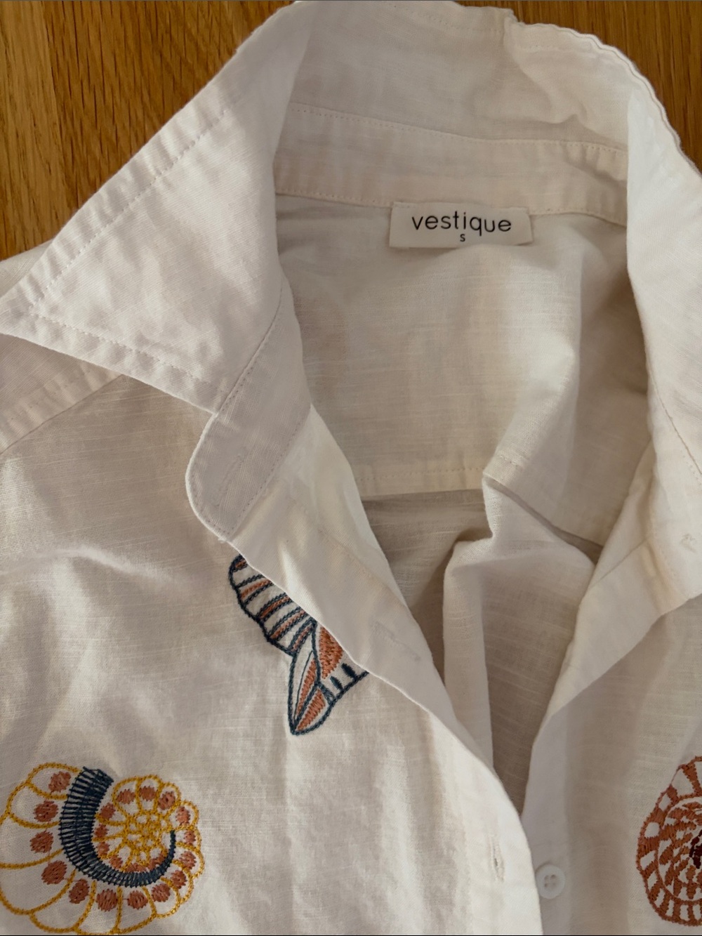 vestique White Shell-Embroidery Two-Piece Set - Picture 6 of 6